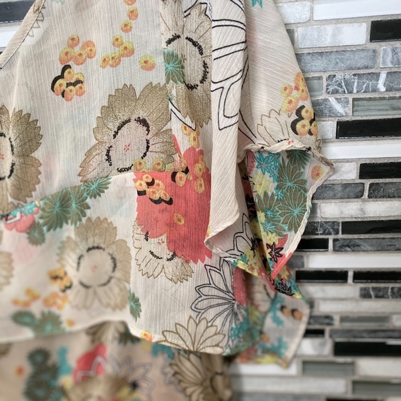 Unbranded Women’s floral tunic with a sheer top(bridgeton styled) - Picture 2 of 8